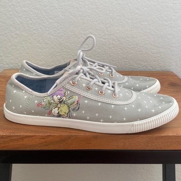 Toms Shoes Toms X Disney Snow White Seven Dwarfs Sneakers 85 Poshmark